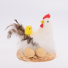 Slepice s kuřátkem v hnízdě 13 cm.