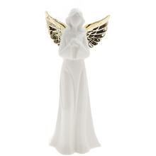 Bílý anděl se zlatými křídly z keramiky.