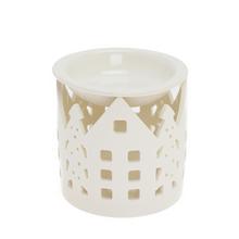 Bílá aromalampa ve tvaru domečku z porcelánu.