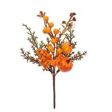 Podzimní zápich s dýní a bobulemi.