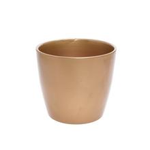 Keramický květináč ve zlaté barvě.