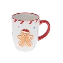 Hrnek s vánočním perníkem a červeným okrajem.