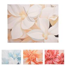 Dárková taška s květinovým vzorem a třpytkami.