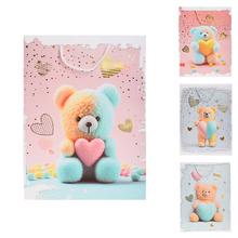 Dárková taška s medvídkem se srdcem.