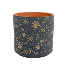 Šedý obal s hvězdami na květináče.