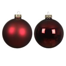 Vánoční skleněné koule v lesklé a matné bordó barvě.