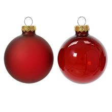 Skleněné vánoční koule v lesklé a matné červené barvě, průměr 6 cm.