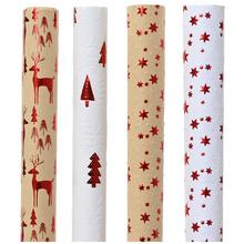 Papír na balení vánočních dárků s různými vzory.