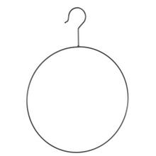 Kovový kruh s háčkem 28x38 cm