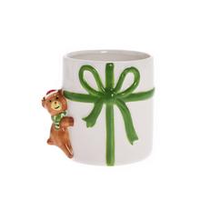 Obal s mašlí a medvídkem, bílý keramický květináč.