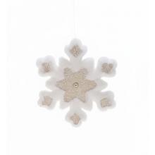 Bílý a béžový textilní závěs ve tvaru vločky.